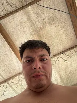 raul420009 online show from April 29, 2026, 7:20 pm