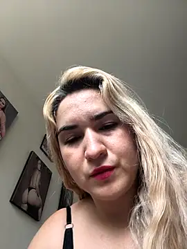 Snapshot of violet-grey chatting on March 19, 2026, 1:04 pm violet-grey online show from March 19, 2026, 1:04 pm