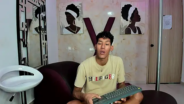 Snapshot of GREEN_BOYS chatting on March 28, 2026, 1:27 am GREEN BOYS online show from March 28, 2026, 1:27 am