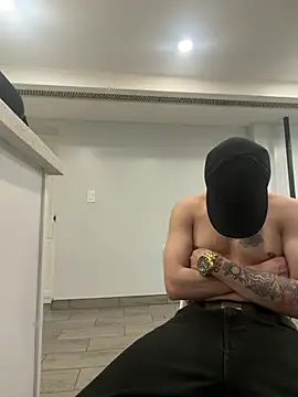 Jhon jairo420zzzz online show from April 14, 2026, 10:05 pm