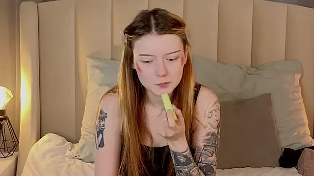 Snapshot of AlyssFrost chatting on May 2, 2026, 3:11 am AlyssFrost online show from May 2, 2026, 3:11 am