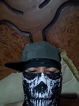 Snapshot of Cholo1096 chatting on April 27, 2026, 6:11 am Cholo1096 online show from April 27, 2026, 6:11 am