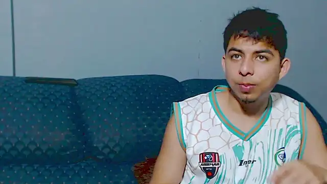 Snapshot of polloCol4U chatting on March 7, 2026, 11:02 pm polloCol4U online show from March 7, 2026, 11:02 pm