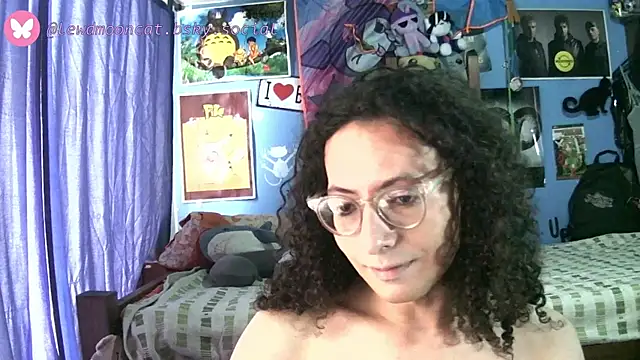 lewd mooncat online show from May 8, 2026, 9:42 pm