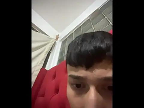 Snapshot of glopetitooo chatting on February 18, 2026, 10:33 am glopetitooo online show from February 18, 2026, 10:33 am