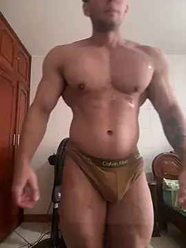 Valentinacouple online show from June 10, 2026, 4:39 pm