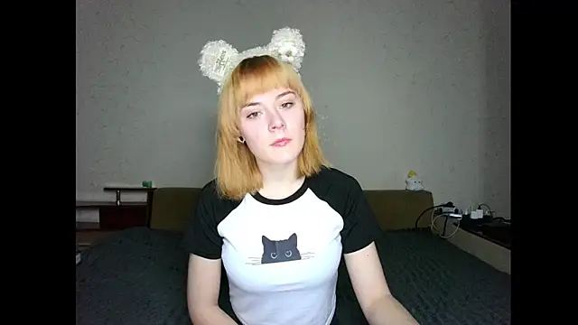 Snapshot of Little_fox404 chatting on February 15, 2026, 7:43 pm Little fox404 online show from February 15, 2026, 7:43 pm