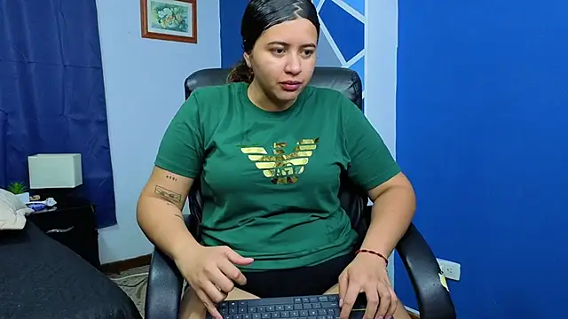 goodgirlxxl online show from April 13, 2026, 11:10 pm