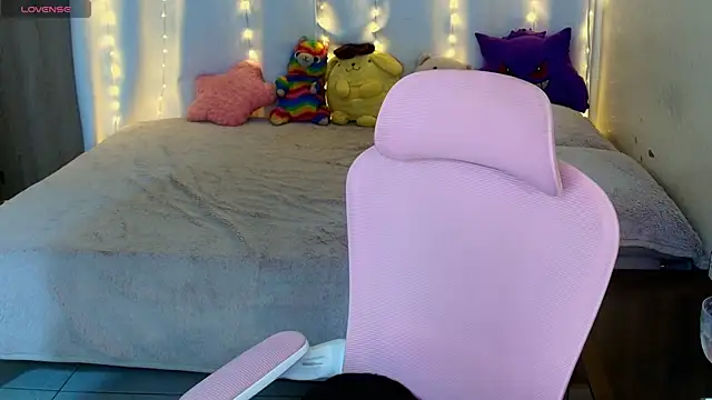 maliciaXpoison online show from May 17, 2026, 4:43 am