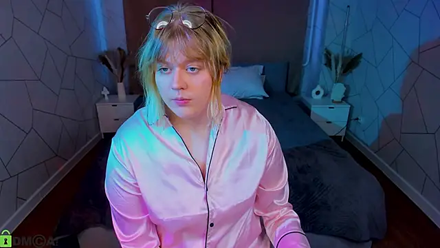 luna c0ra online show from March 25, 2026, 1:11 am