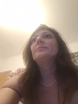 SaraGina online show from April 5, 2026, 8:39 pm