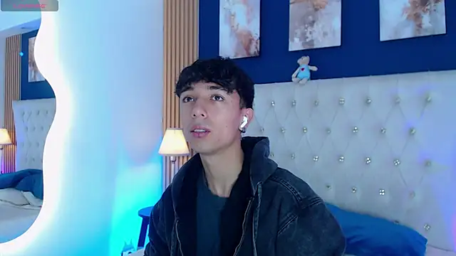 Snapshot of Aiden_Rivers_ chatting on April 22, 2026, 12:50 pm Aiden Rivers online show from April 22, 2026, 12:50 pm