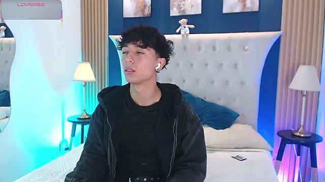 Snapshot of Aiden_Rivers_ chatting on June 17, 2026, 1:01 pm Aiden Rivers online show from June 17, 2026, 1:01 pm