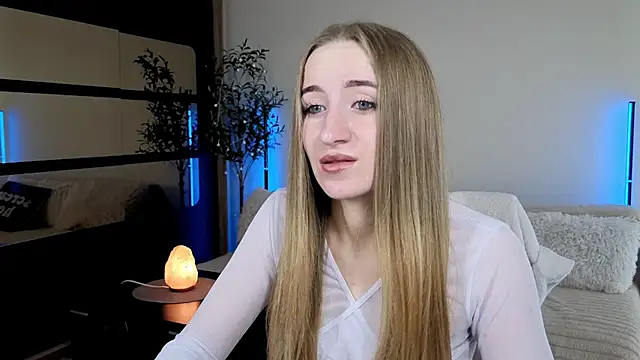 Snapshot of Oxy_Foxie chatting on June 8, 2026, 1:55 pm Oxy Foxie online show from June 8, 2026, 1:55 pm