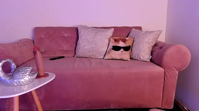 Kattengel  online show from April 18, 2026, 12:58 am