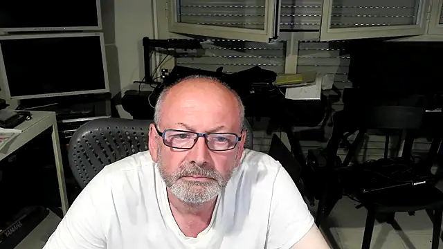Snapshot of MiRey- chatting on June 22, 2026, 6:38 pm MiRey- online show from June 22, 2026, 6:38 pm