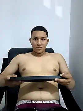 Snapshot of Johan_bezoss chatting on April 25, 2026, 4:04 am Johan bezoss online show from April 25, 2026, 4:04 am