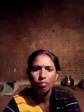 Snapshot of Hot_re83 chatting on February 17, 2026, 11:33 pm Hot re83 online show from February 17, 2026, 11:33 pm