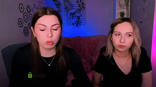 Snapshot of amalialowell chatting on March 28, 2026, 8:08 pm amalialowell online show from March 28, 2026, 8:08 pm