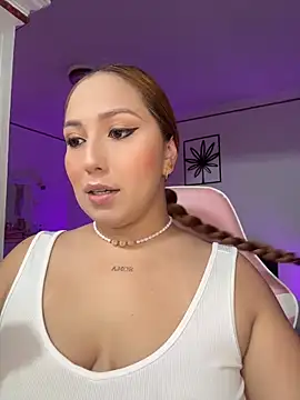 Snapshot of Kiarhatrixie1 chatting on April 19, 2026, 5:34 pm Kiarhatrixie1 online show from April 19, 2026, 5:34 pm