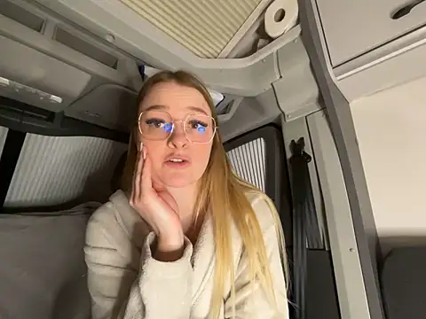 Snapshot of melanieTesss chatting on February 21, 2026, 11:50 pm melanieTesss online show from February 21, 2026, 11:50 pm