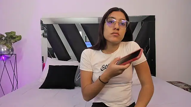 Mia Iron online show from March 20, 2026, 12:21 pm