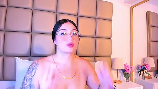 annybentleii online show from April 16, 2026, 11:00 am