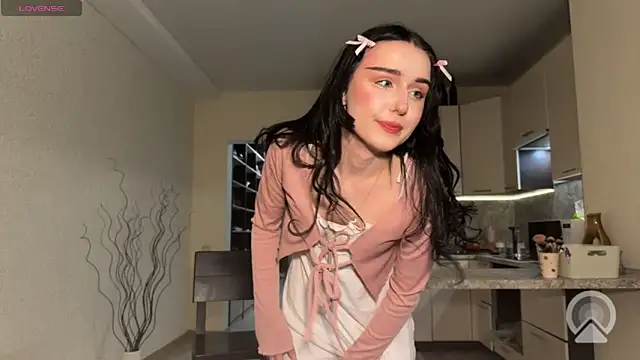 alicelanei online show from April 3, 2026, 8:07 pm