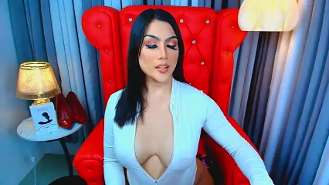 Snapshot of Laureen_Hilton chatting on April 27, 2026, 1:53 pm Laureen Hilton online show from April 27, 2026, 1:53 pm