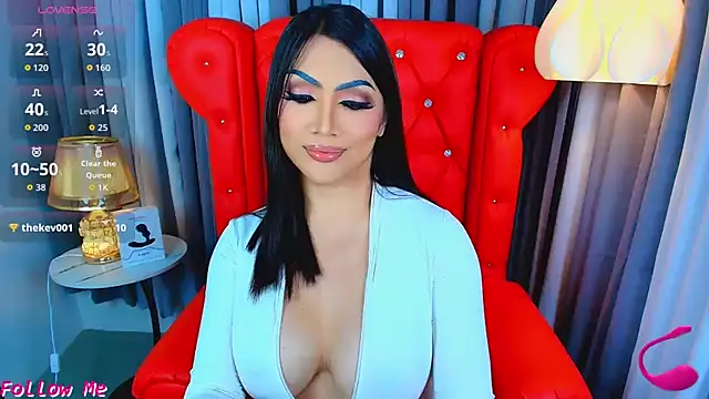 Snapshot of Laureen_Hilton chatting on April 28, 2026, 1:27 pm Laureen Hilton online show from April 28, 2026, 1:27 pm