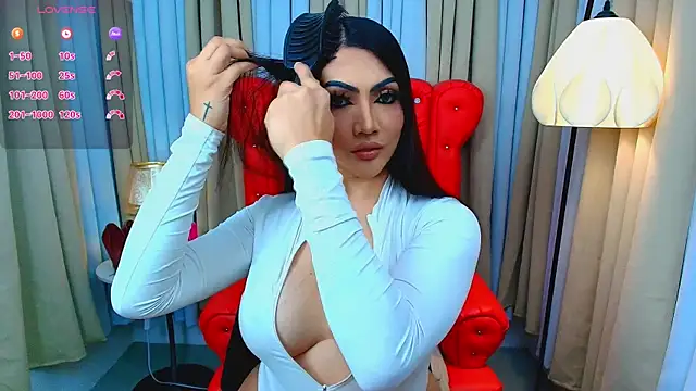 Snapshot of Laureen_Hilton chatting on June 10, 2026, 10:47 am Laureen Hilton online show from June 10, 2026, 10:47 am
