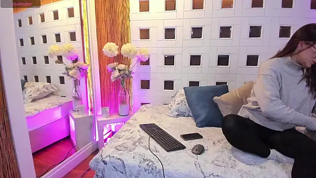 aleessiia online show from March 4, 2026, 12:55 pm