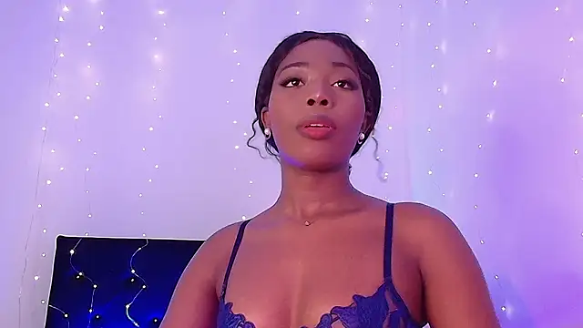 Snapshot of Lunaruiz chatting on February 22, 2026, 7:45 pm Lunaruiz online show from February 22, 2026, 7:45 pm