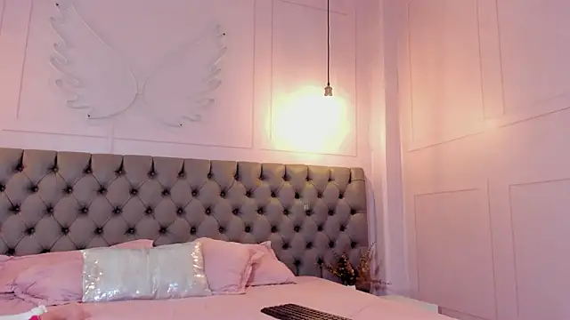 hillary bigbutt online show from March 10, 2026, 4:06 am