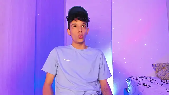 Snapshot of Maxfrost1 chatting on February 28, 2026, 12:55 am Maxfrost1 online show from February 28, 2026, 12:55 am