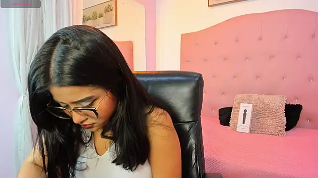 Snapshot of mila_quin chatting on April 16, 2026, 8:09 pm mila quin online show from April 16, 2026, 8:09 pm