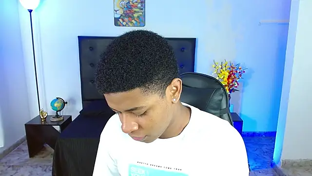 liiam3 online show from April 15, 2026, 9:04 pm