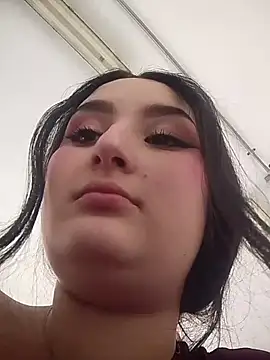 zoe moon   online show from May 2, 2026, 5:40 pm