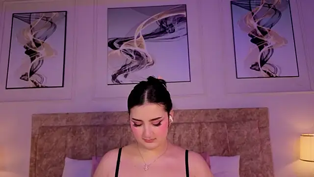 zoe moon   online show from June 9, 2026, 1:12 pm