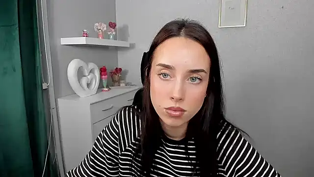 AdeleSolo online show from April 1, 2026, 5:30 am