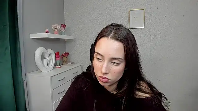 AdeleSolo online show from April 8, 2026, 12:38 pm