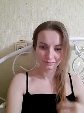 LunaLovess online show from February 25, 2026, 5:44 pm