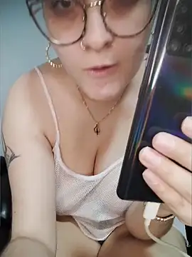 Snapshot of roouse_moon chatting on March 20, 2026, 3:22 am roouse moon online show from March 20, 2026, 3:22 am