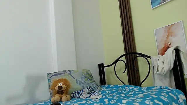 skinnysexy18 online show from May 18, 2026, 8:14 pm