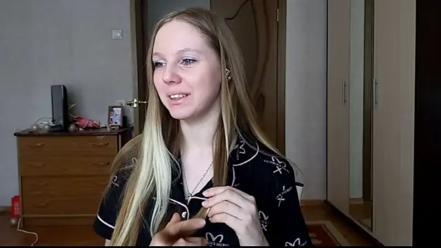 VictoriaDeese online show from February 22, 2026, 4:35 am