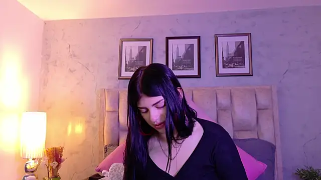 IsabellaRossi online show from May 14, 2026, 11:28 am