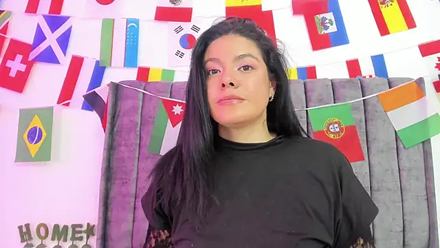 Snapshot of Evelin__thompsson chatting on June 30, 2026, 3:18 am Evelin thompsson online show from June 30, 2026, 3:18 am