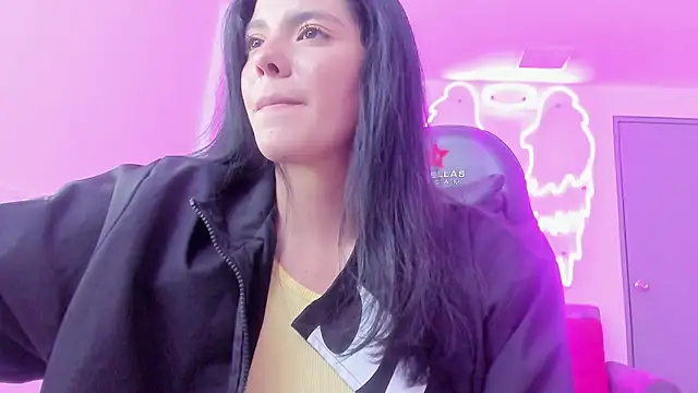 Snapshot of Evelin__thompsson chatting on July 18, 2026, 3:11 am Evelin thompsson online show from July 18, 2026, 3:11 am