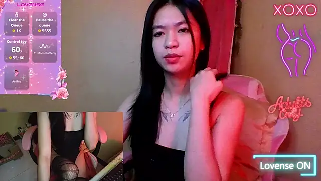 Snapshot of Luna_Moonfang chatting on May 27, 2026, 12:51 am Luna Moonfang online show from May 27, 2026, 12:51 am