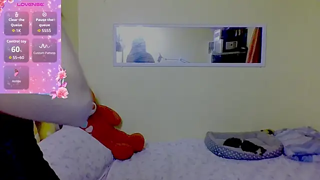 Snapshot of Luna_Moonfang chatting on May 31, 2026, 2:13 pm Luna Moonfang online show from May 31, 2026, 2:13 pm